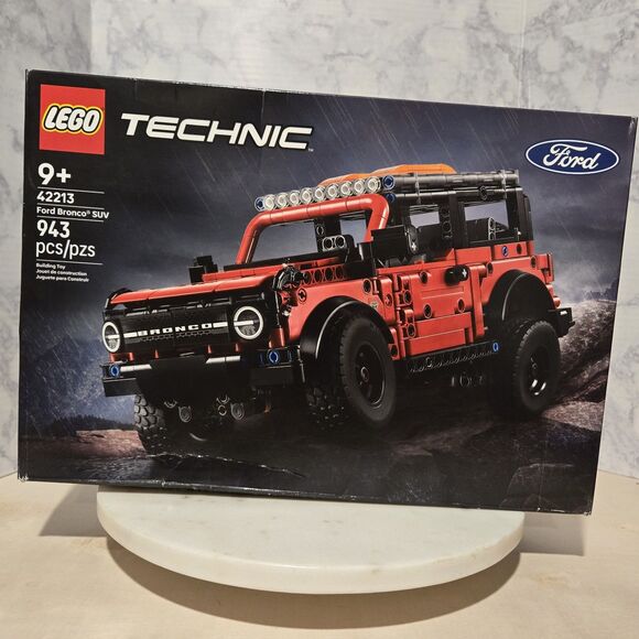 LEGO Technic Ford Bronco (42213) - Picture 2 of 10